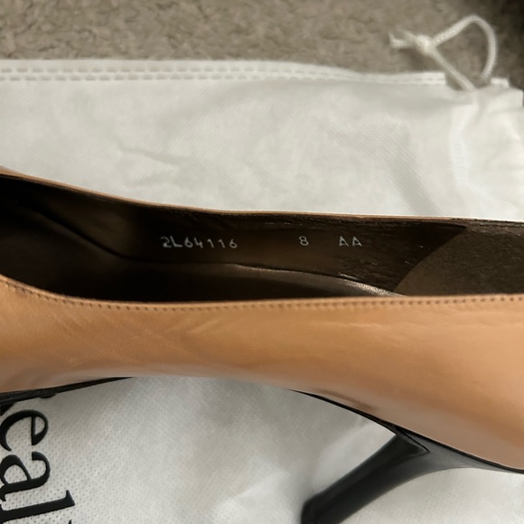 Stuart Weitzman round toe pumps • size 8 - Picture 4 of 7